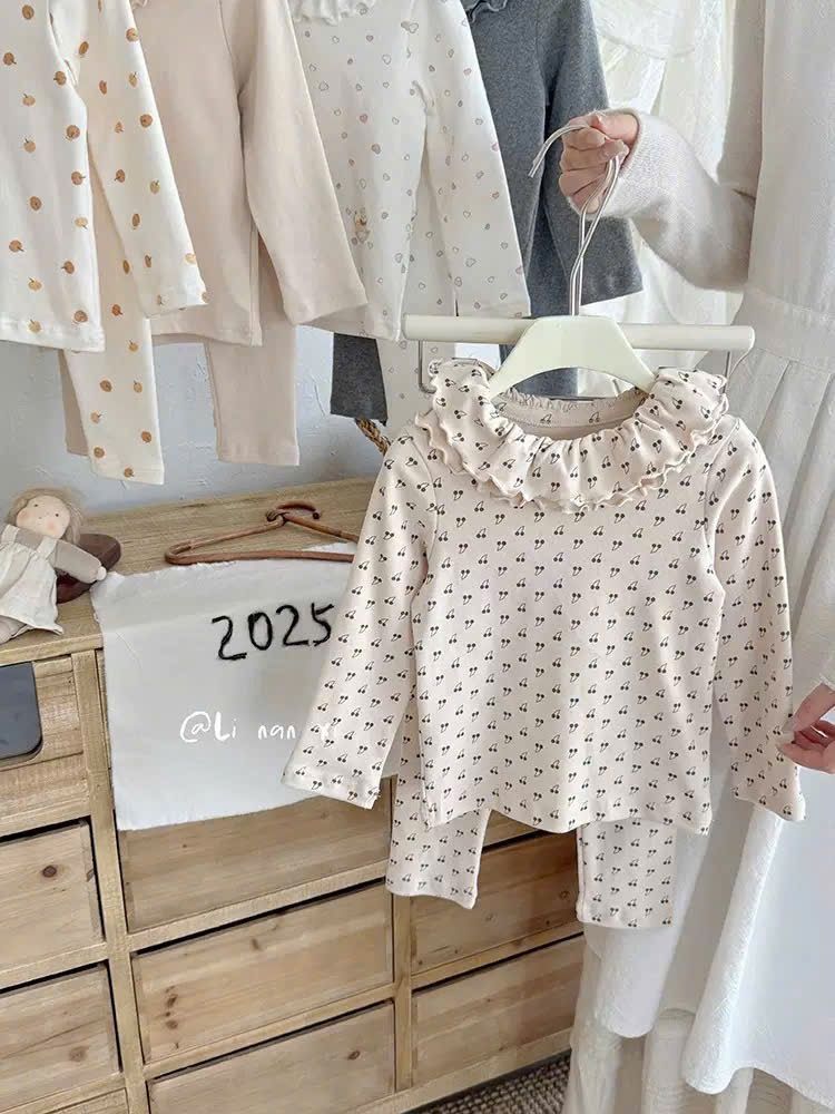 88269 - Bộ thun Linanxi cổ bèo màu be họa tiết cherry bé gái size 90-140