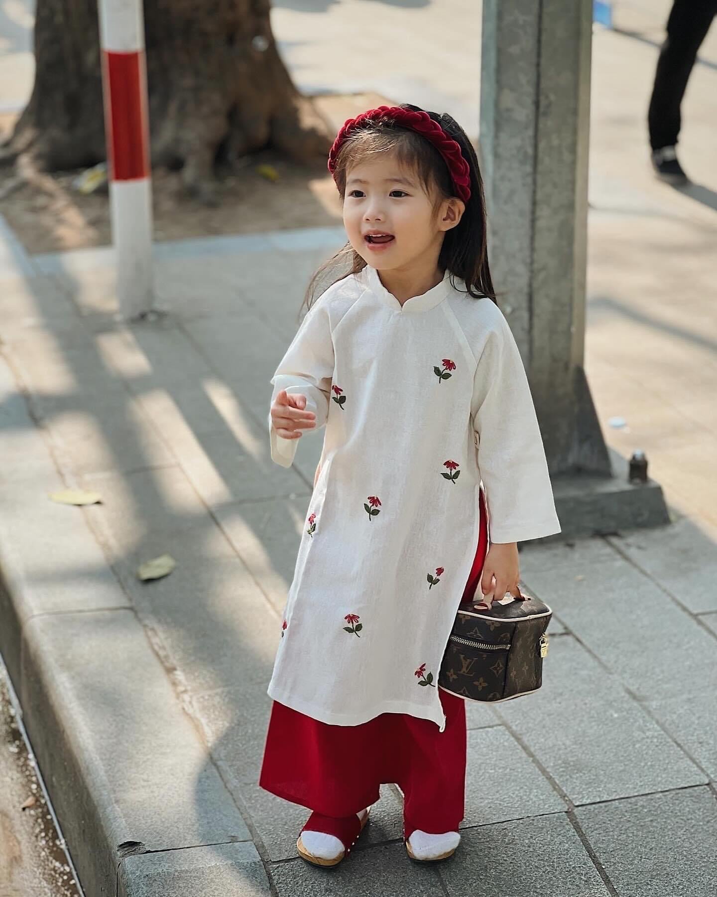 Áo dài linen Harifa thêu hoa ngực 5 màu Bé gái size 1 - 6y