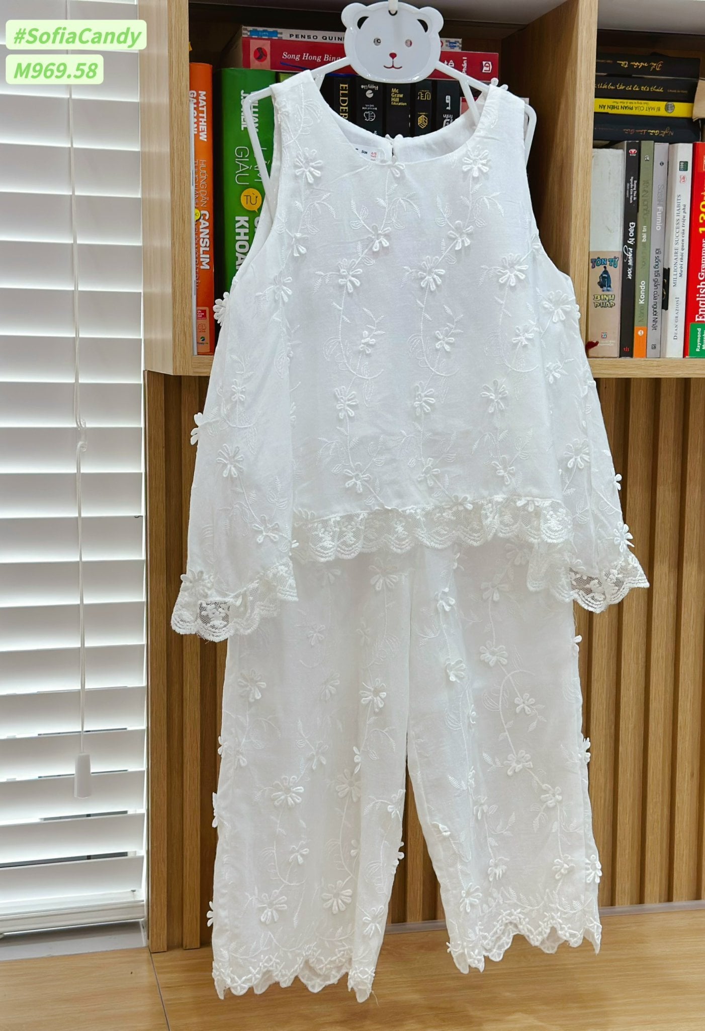 Bộ Mia Kids thô thêu đính hoa màu trắng áo sát nách + quần dài size 1-10y