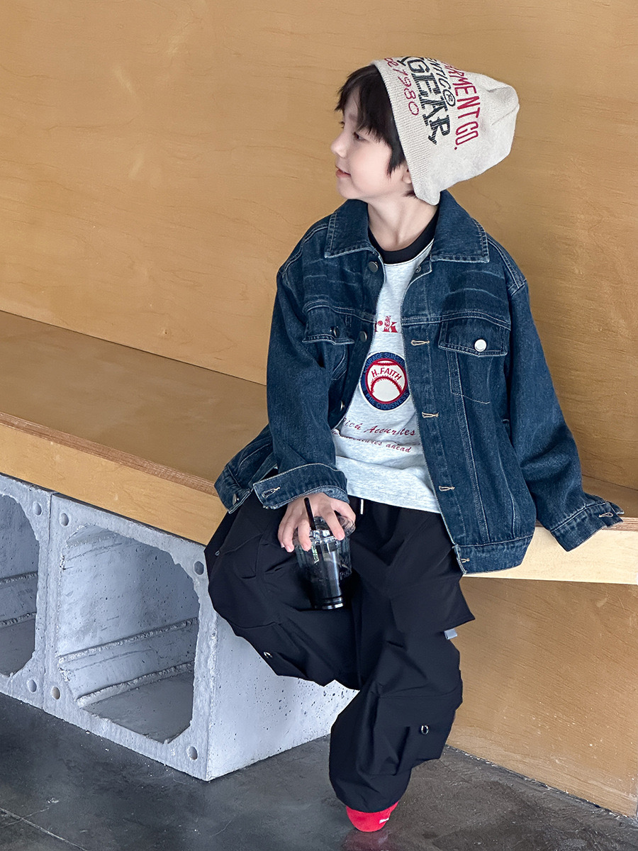 25F132 - Áo khoác jean mềm AMBB màu xanh đậm cho bé size 120-170