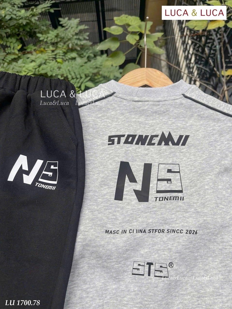 LU 1700 - Bộ nỉ Luca áo ghi in chữ 2 mặt + quần đen size 2-12y