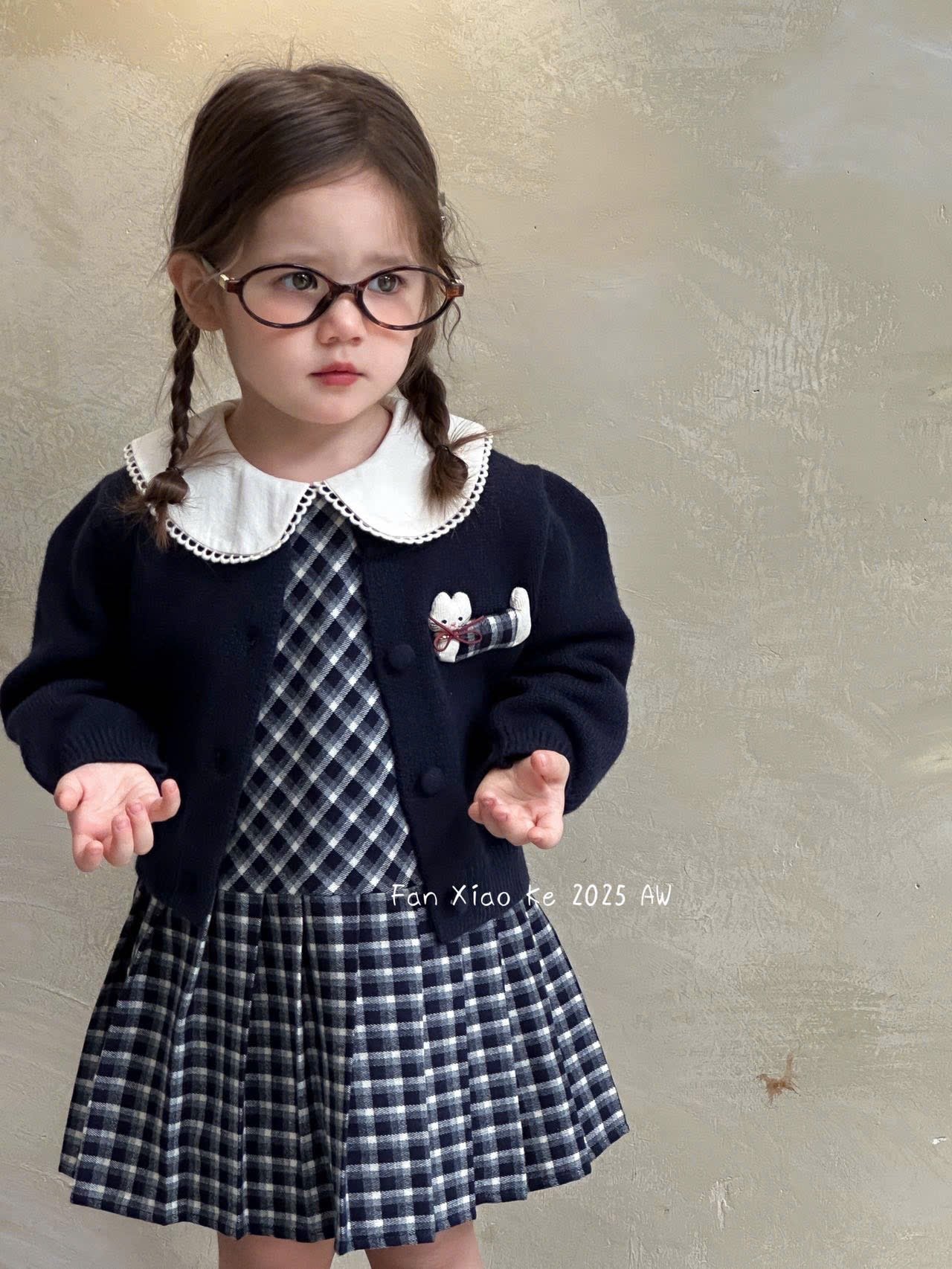 25182 - Set 2ct QC Fanxiaoke váy + cardigan cún kẻ caro 2 màu xanh/đỏ bé gái size 80-120