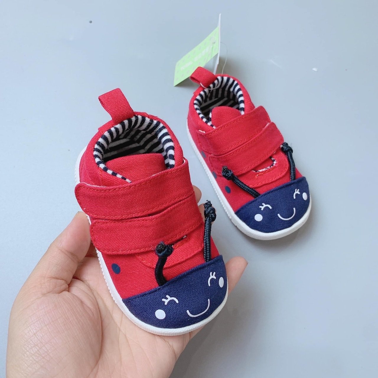 Giày total hình cánh cam