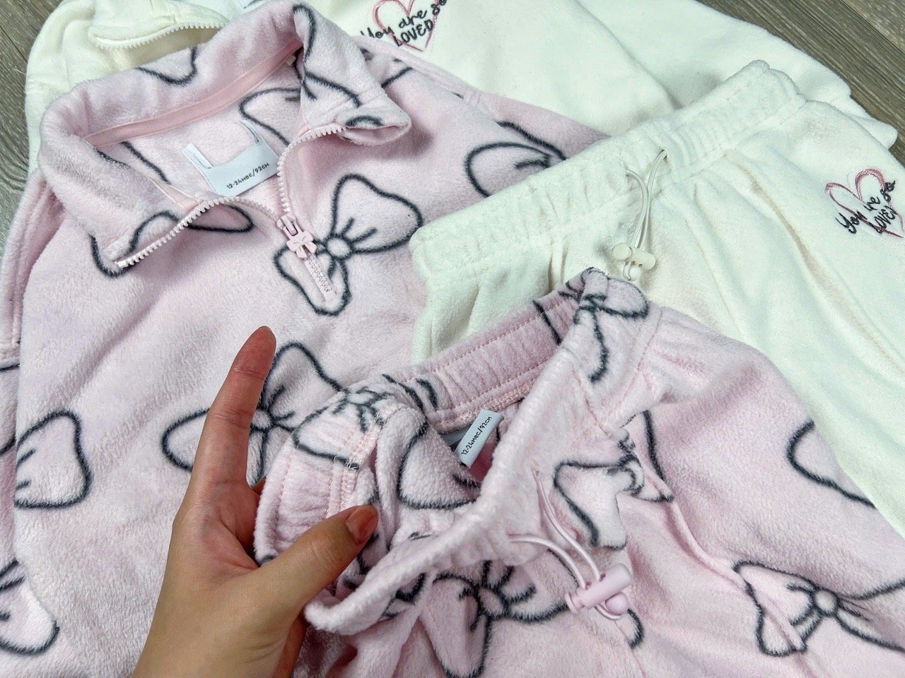 BBG26 - Bộ nỉ GGJJ 2 màu hồng nơ/trắng kem cho bé gái size 2-8y