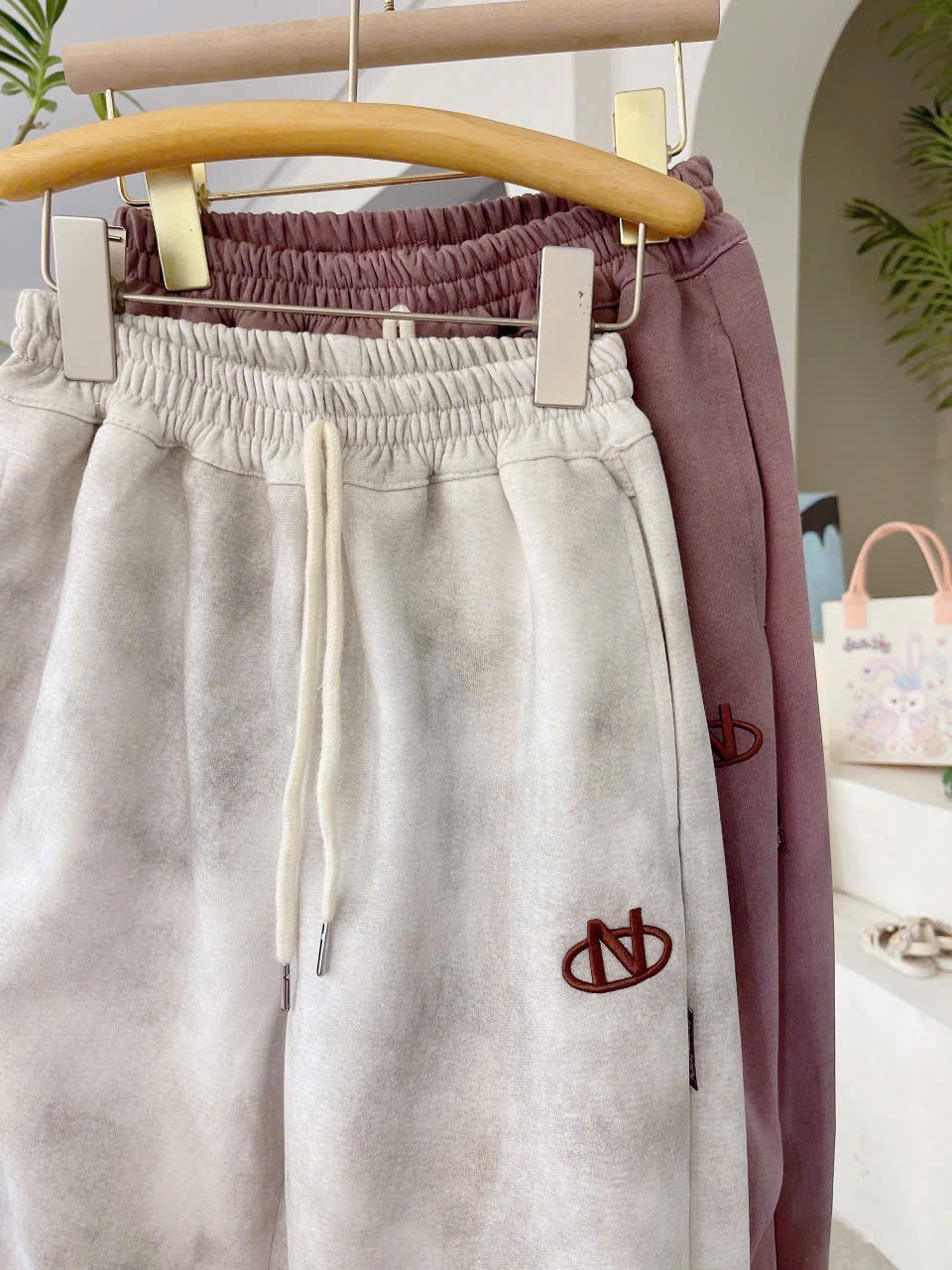 8055 - Quần nỉ hai da jogger 2 màu hồng/loang kem ghi cho bé size 110-150