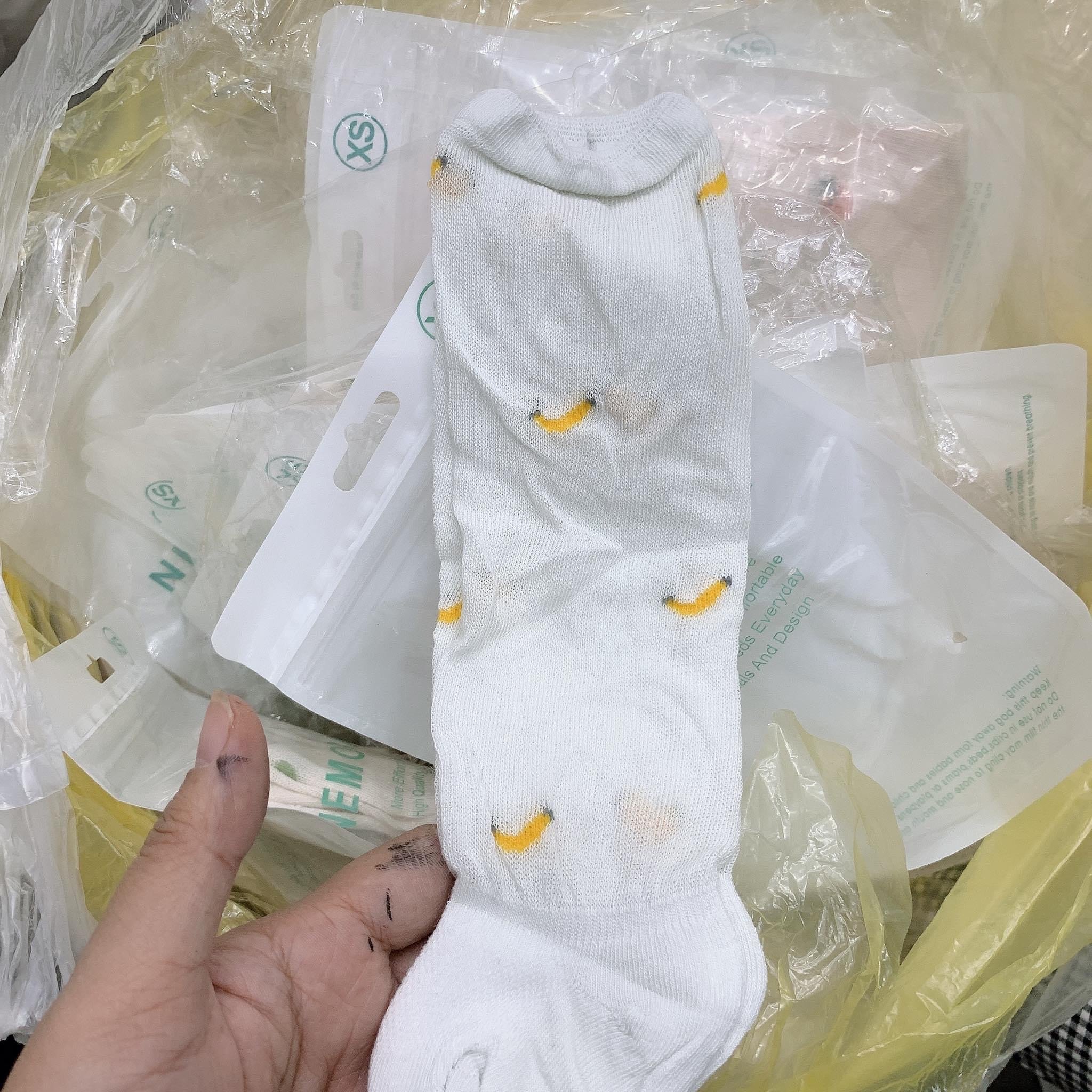 Tất lưới cao cổ hình hoa quả