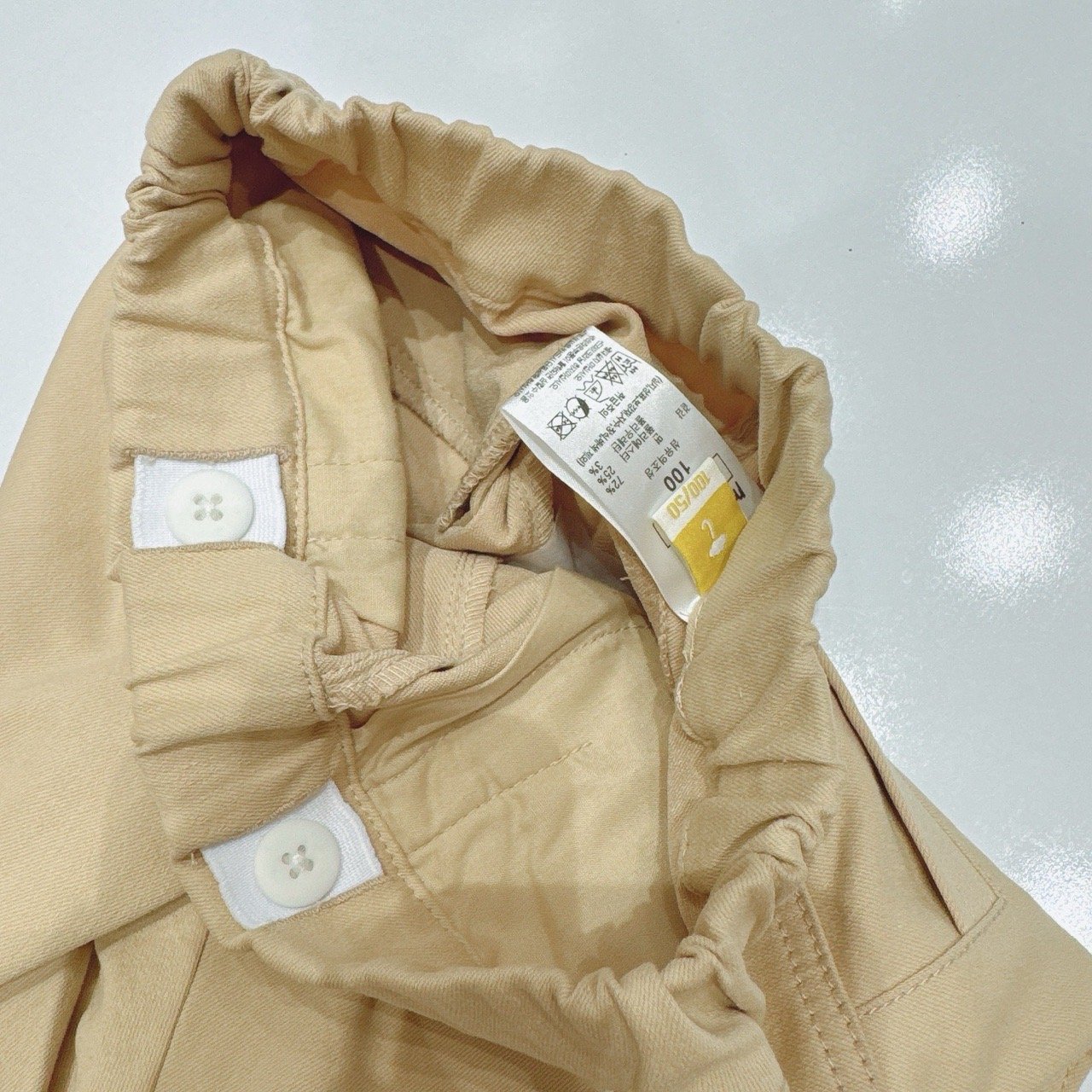 Quần kaki Moimoln màu be túi chéo viền chỉ logo mây cho bé size 90-130