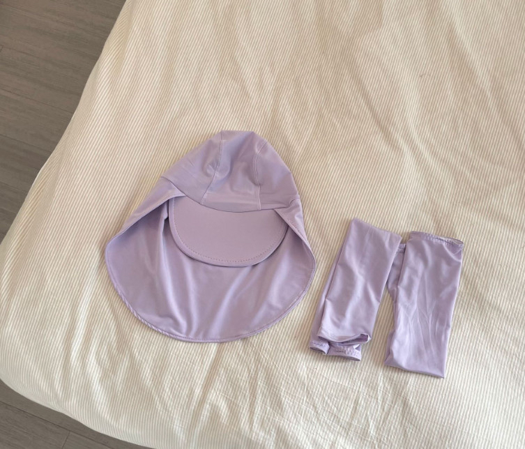 Set mũ bơi + găng tay chống nắng cho bé