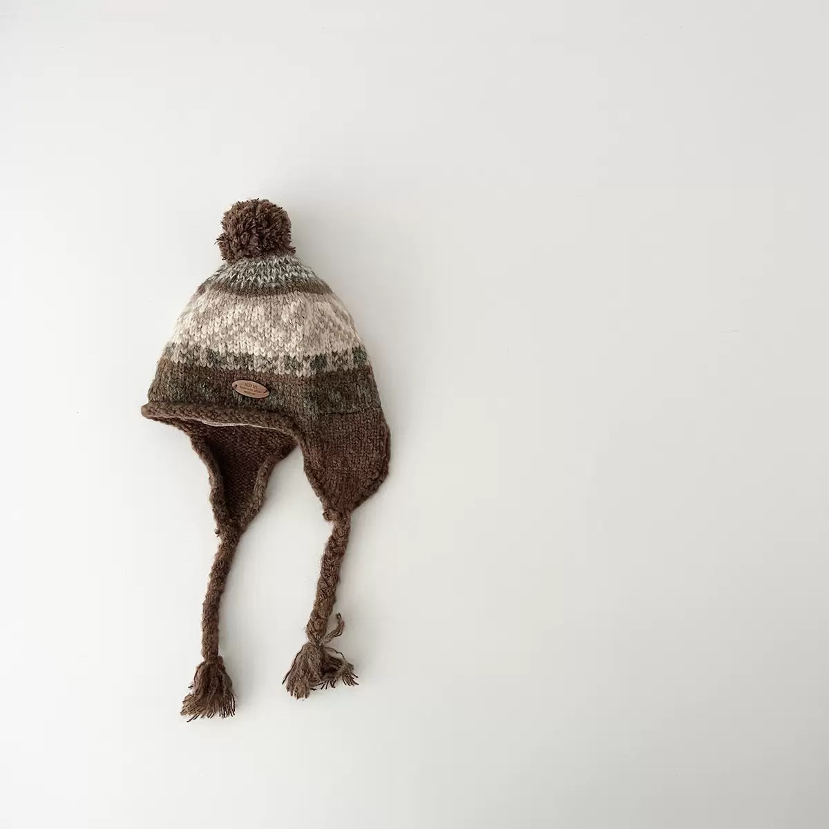 Mũ len thổ cẩm đính cục bông dây tết dài nhiều màu size 3-8y