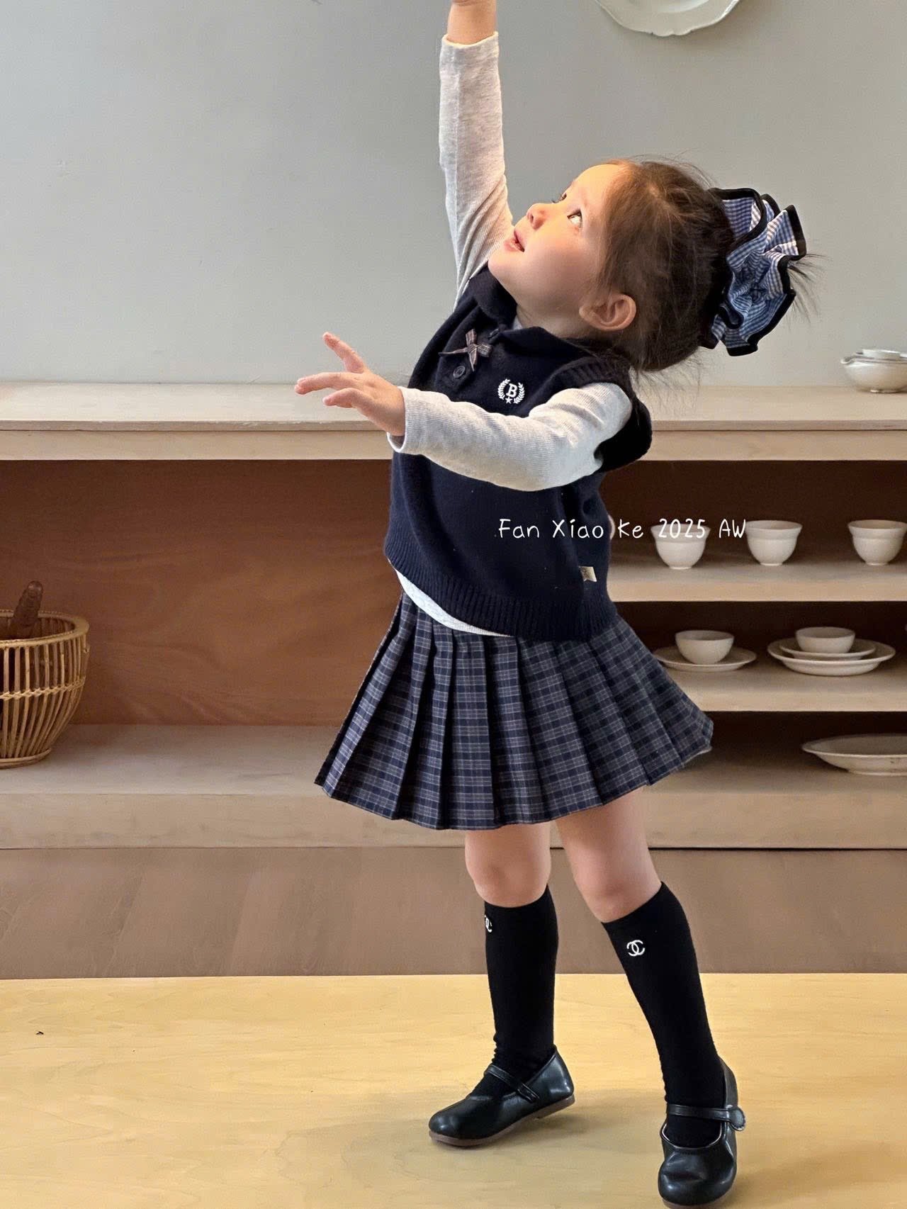 2588 - Set 3ct QC Fanxiaoke áo thun + gile len + chân váy kẻ bé gái size 80-120