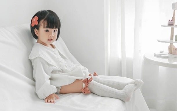 Tất cao cổ đính nơ bé gái Nemo 5 màu