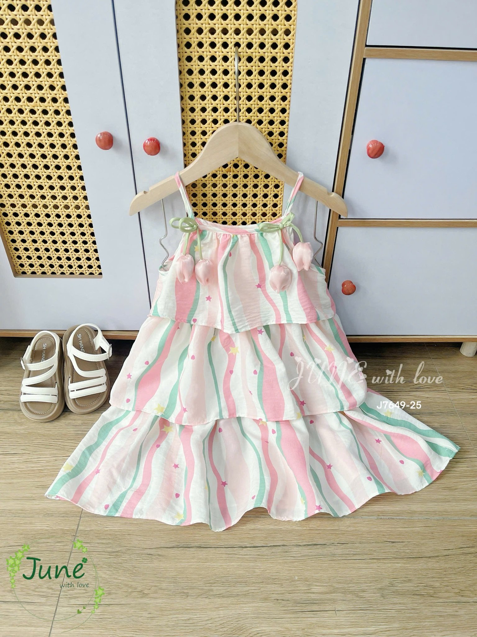 J7649 - Váy June with love 2 dây họa tiết đính hoa tulip hồng bé gái size 2-12y