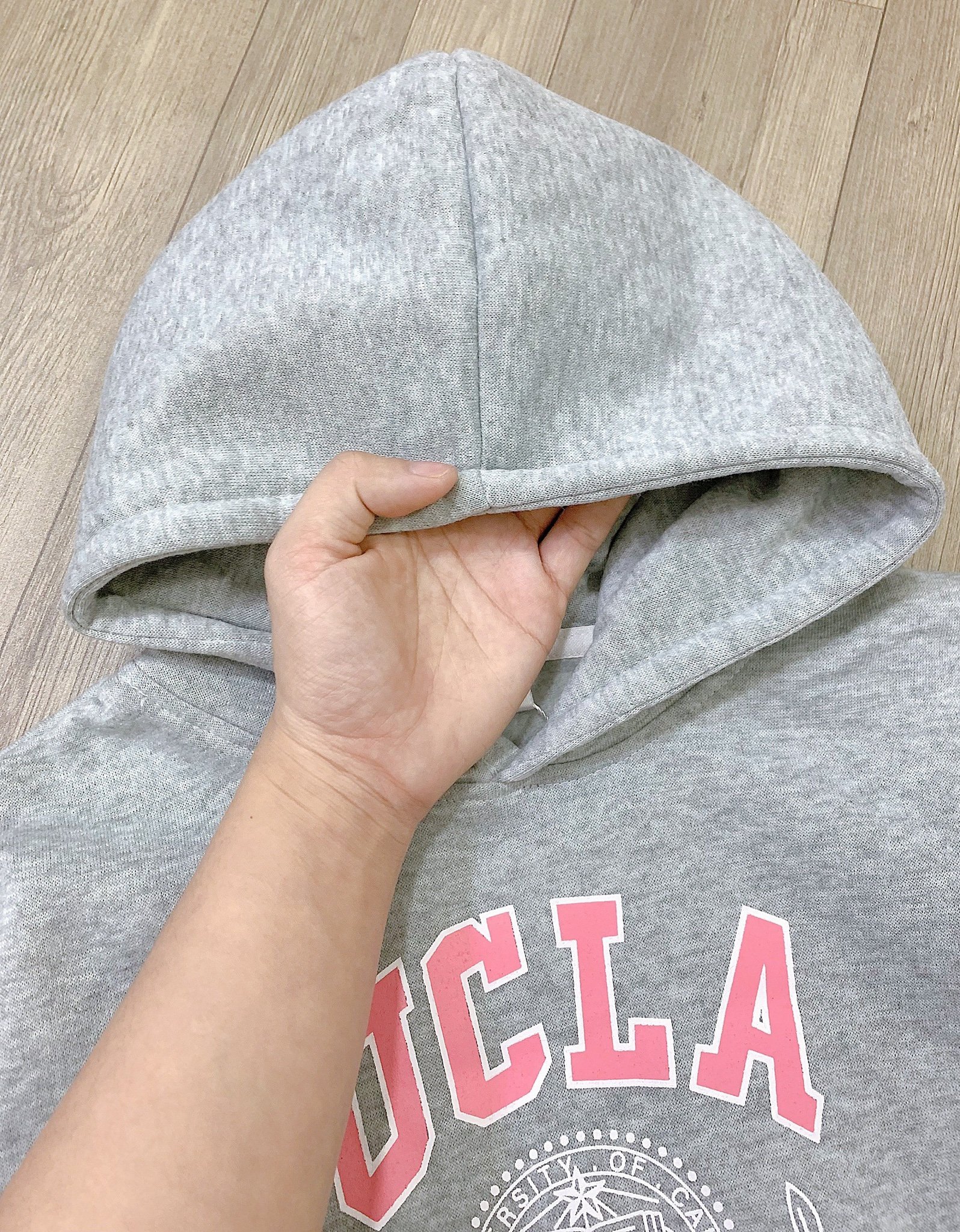 Set Melisa áo hoodie ghi UCLA - chân váy liền quần caro đen trắng size 2 - 12y
