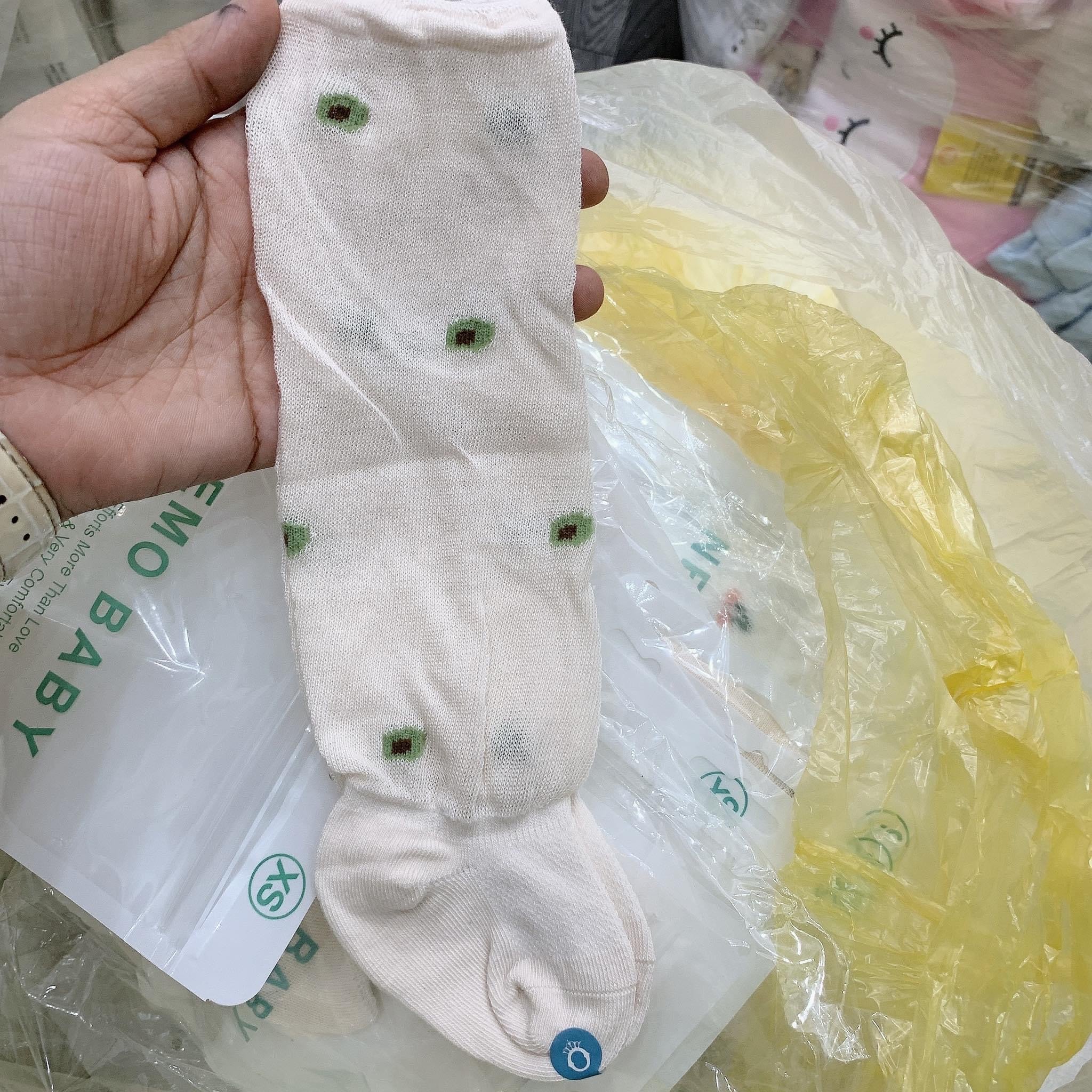 Tất lưới cao cổ hình hoa quả