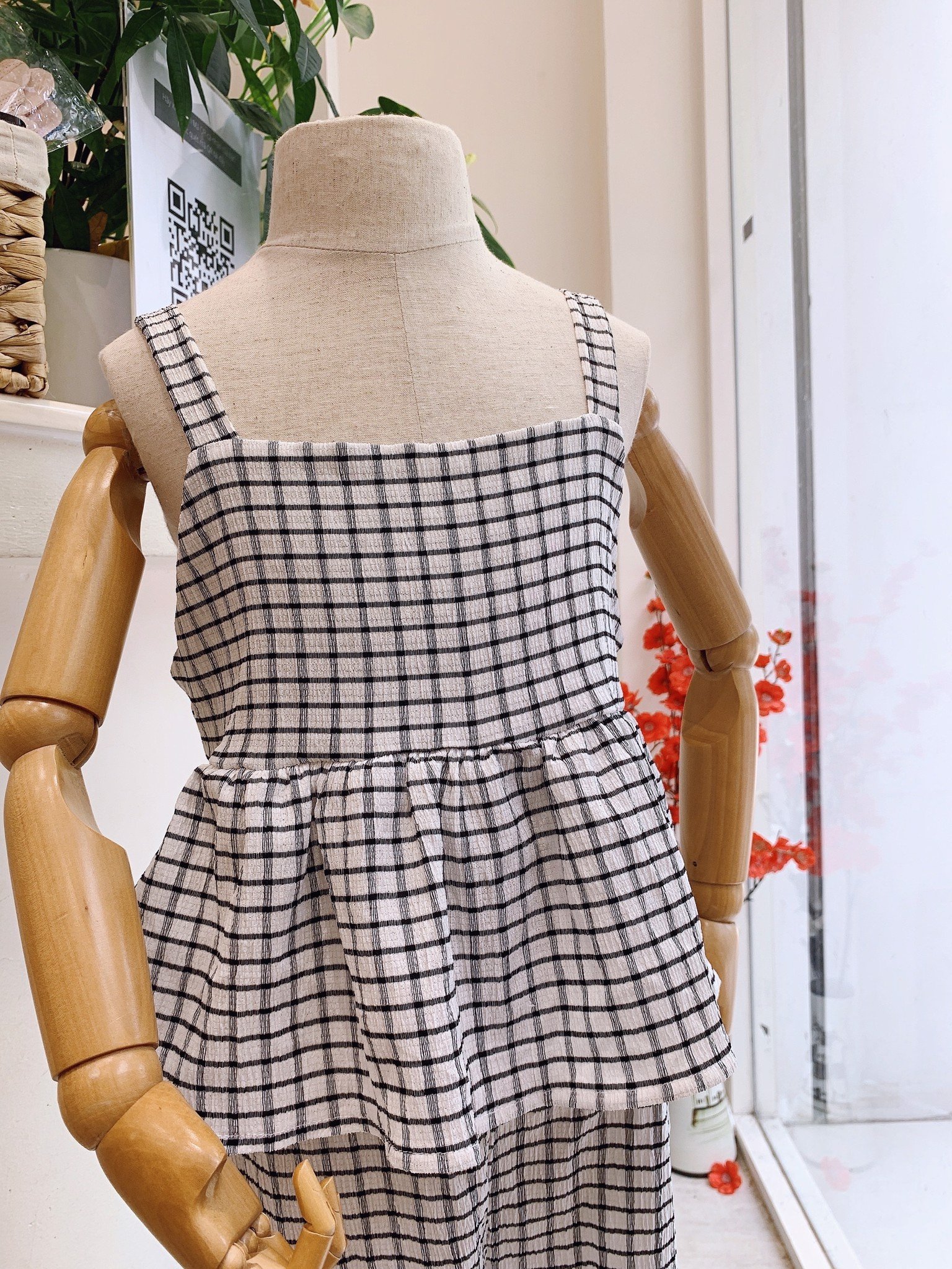 Jumpsuit thun xốp Mayoral kẻ caro trắng đen