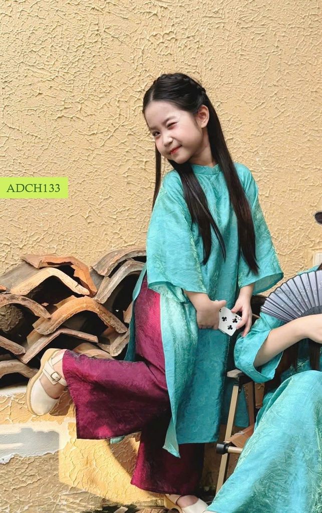 ADCH133 - Áo dài Chohee áo tơ màu xanh quần đỏ bé gái size 3-12y