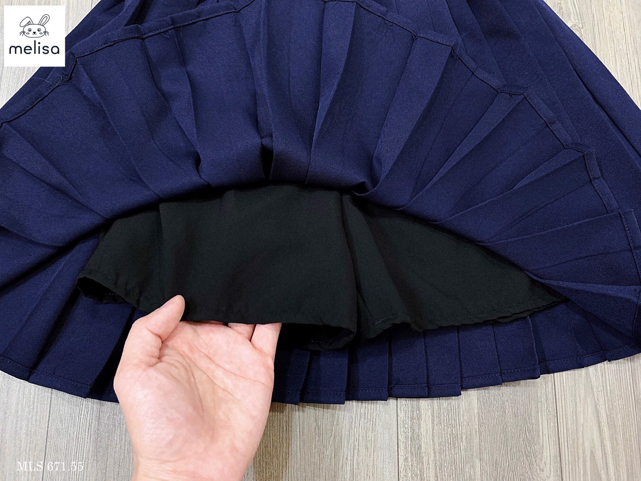 Set thô Melisa áo trắng kèm cavat - chân váy liền quần màu navy size 2 - 11y