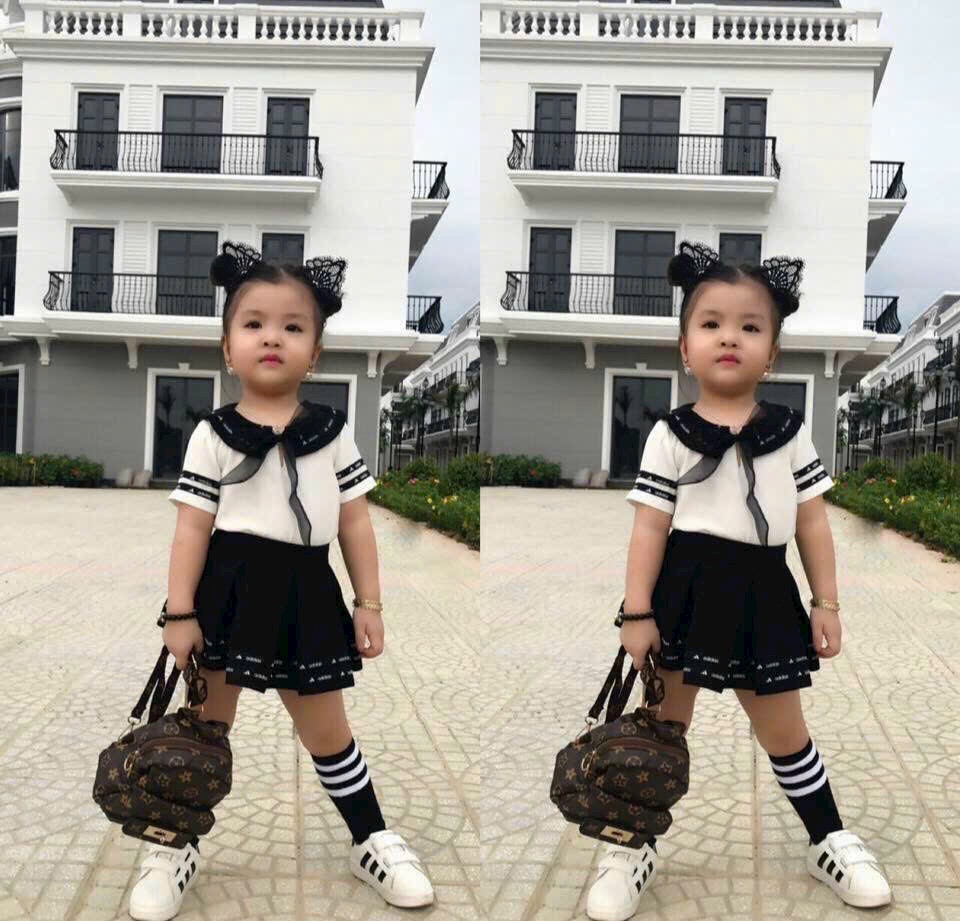 Tất len cao tới gối viền sọc 2 màu trắng/đen cho bé tuổi teen freesize