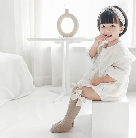 Tất cao cổ đính nơ bé gái Nemo 5 màu