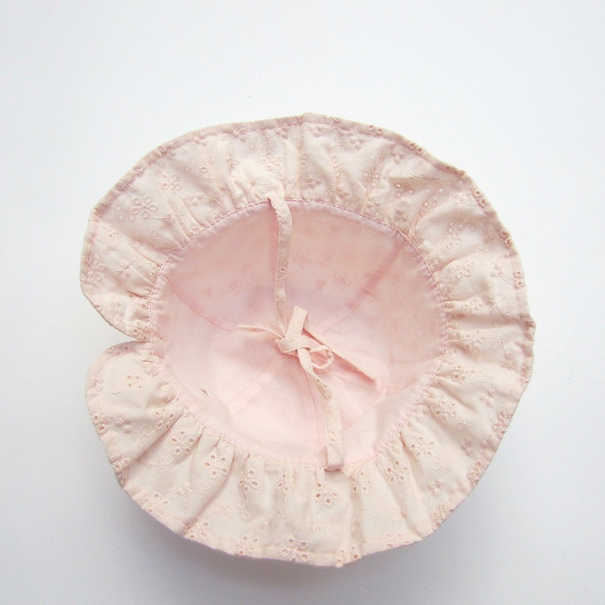 Mũ vải vành Miller thô hoa thêu đục lỗ 2 màu trắng/hồng