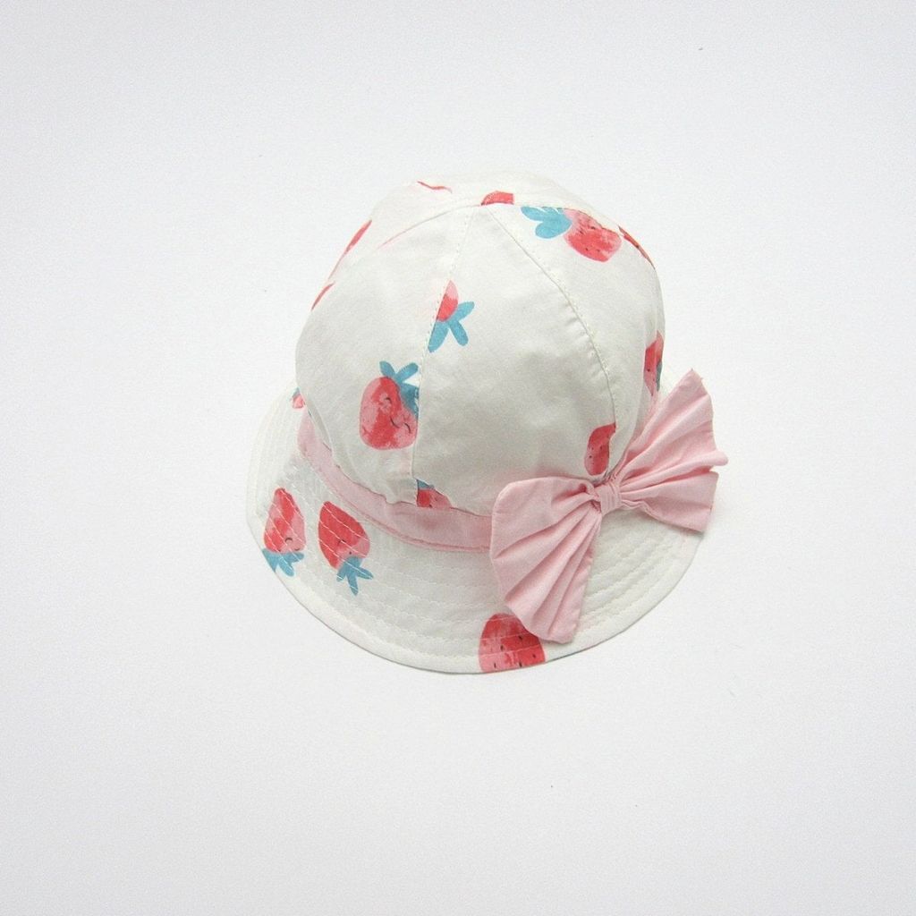 Mũ vải vành Miller màu trắng hoạ tiết dâu tây