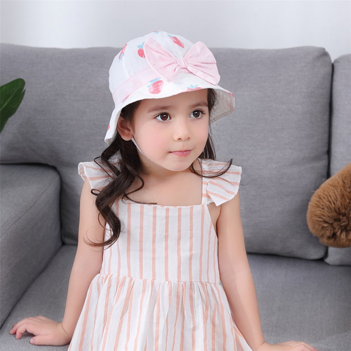 Mũ vải vành Miller màu trắng hoạ tiết dâu tây