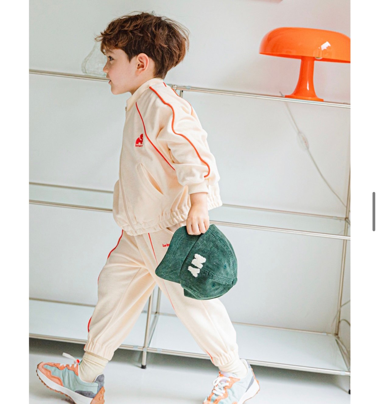 Quần thể thao Bebezoo có viền 2 màu be/rêu BTBG