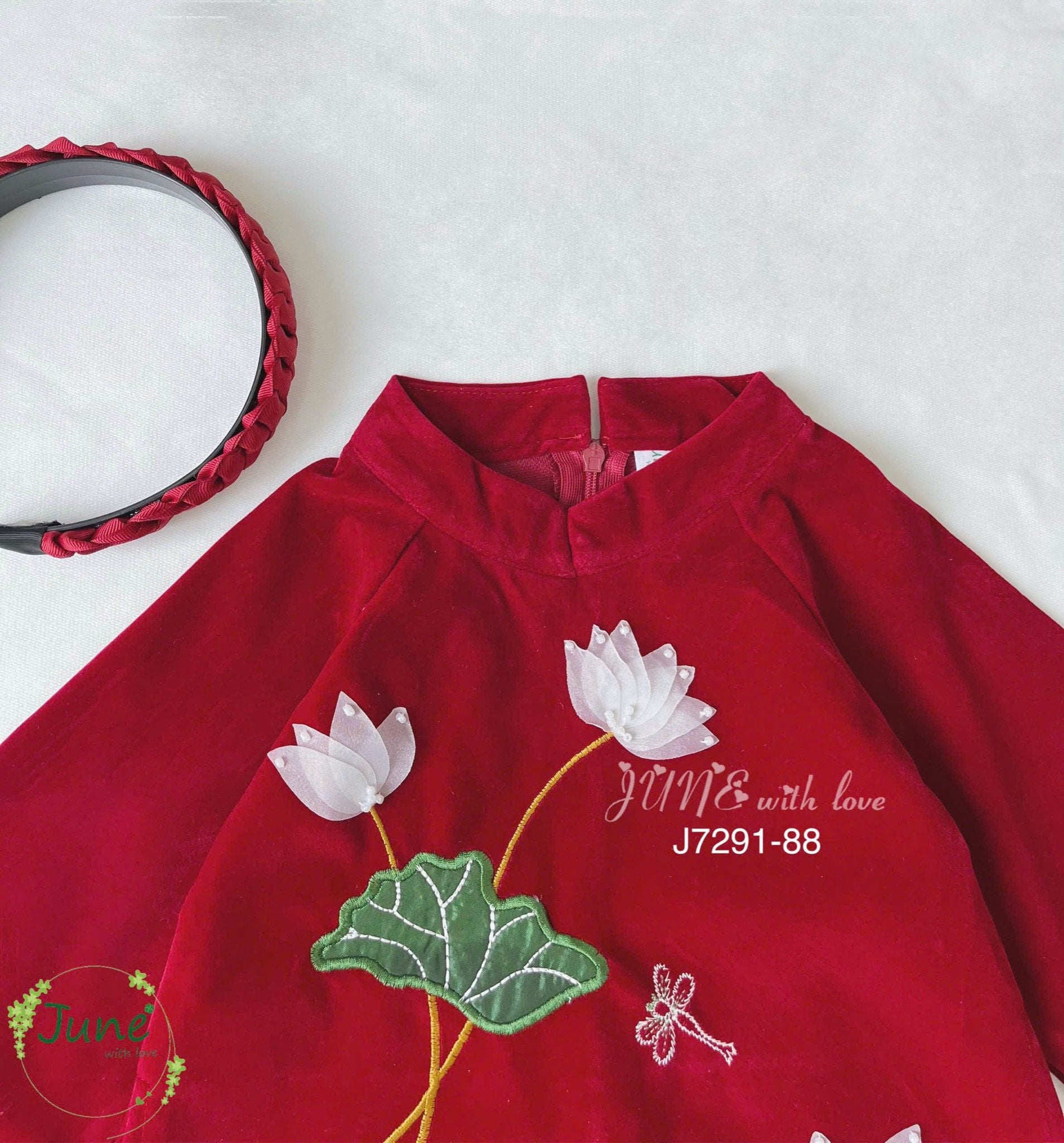 J7291 - Áo dài nhung June nhung đỏ đính kết hoa sen bé gái size 1-10y