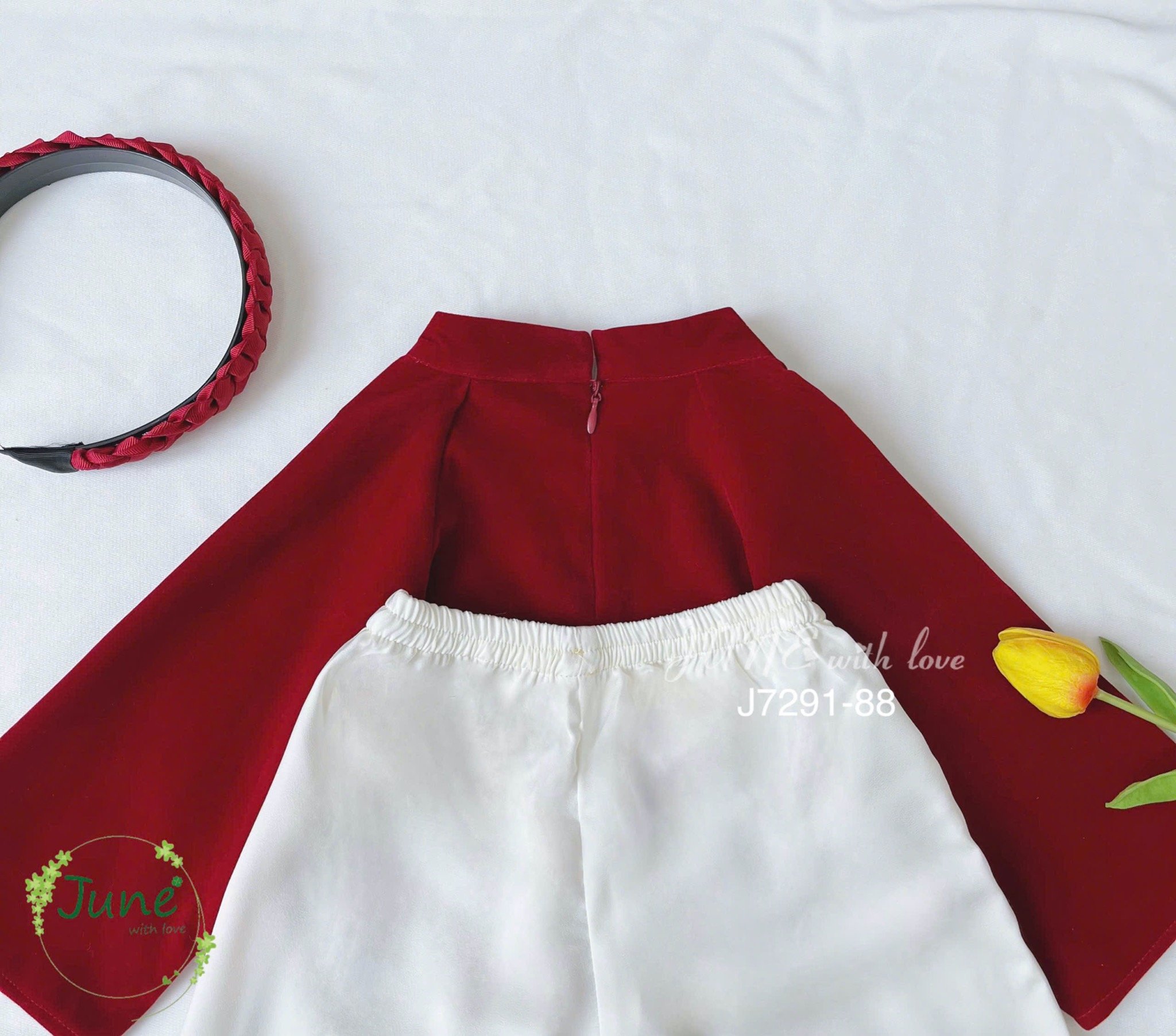 J7291 - Áo dài nhung June nhung đỏ đính kết hoa sen bé gái size 1-10y