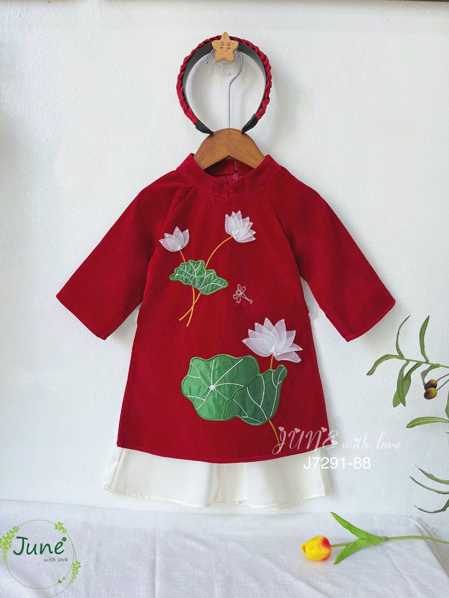 J7291 - Áo dài nhung June nhung đỏ đính kết hoa sen bé gái size 1-10y