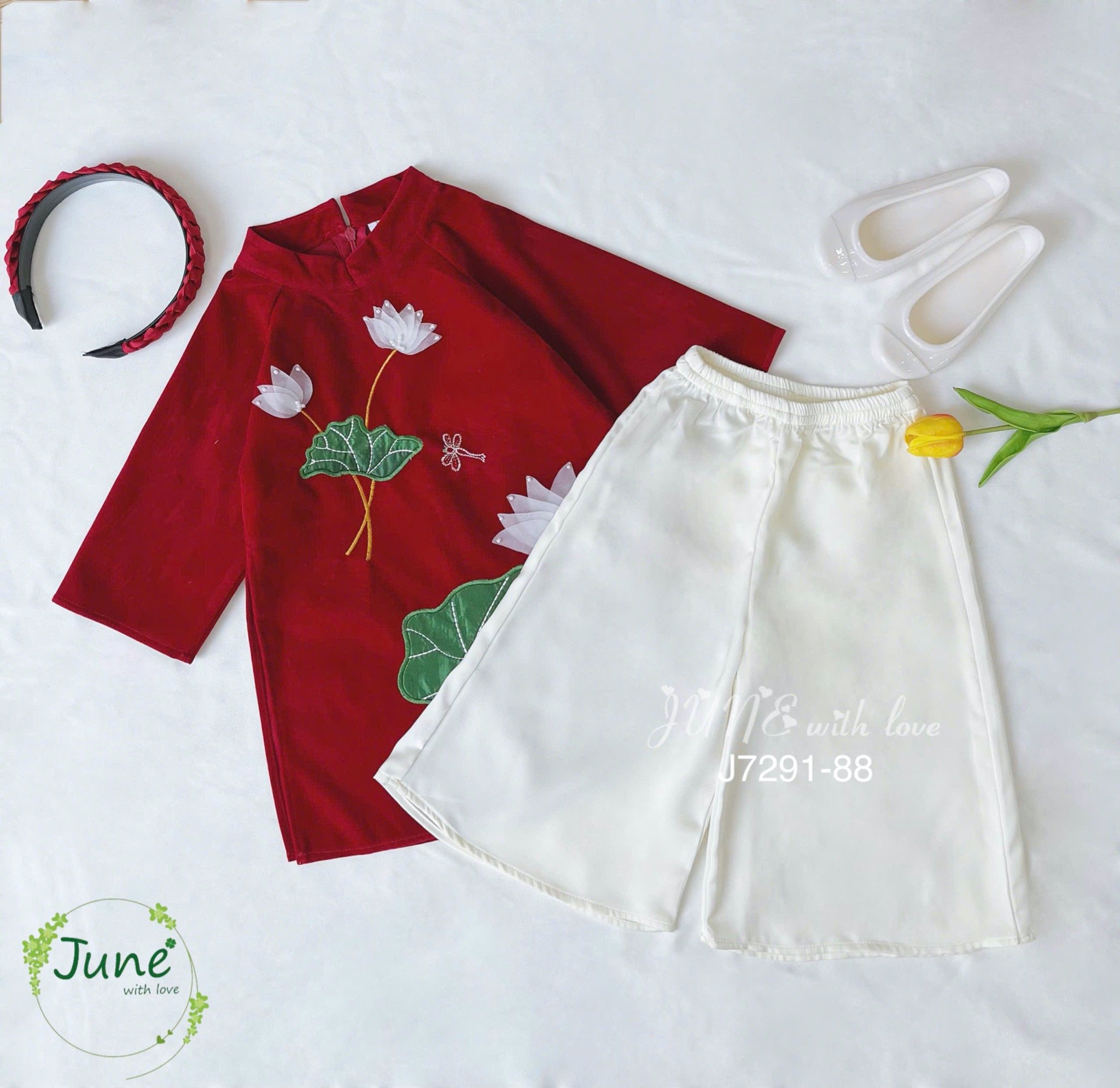 J7291 - Áo dài nhung June nhung đỏ đính kết hoa sen bé gái size 1-10y