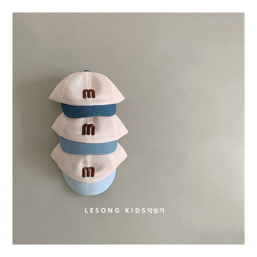 Mũ lưỡi trai phối vải  jean vải lưới màu kem thêu M ( Free size 1 - 3y )
