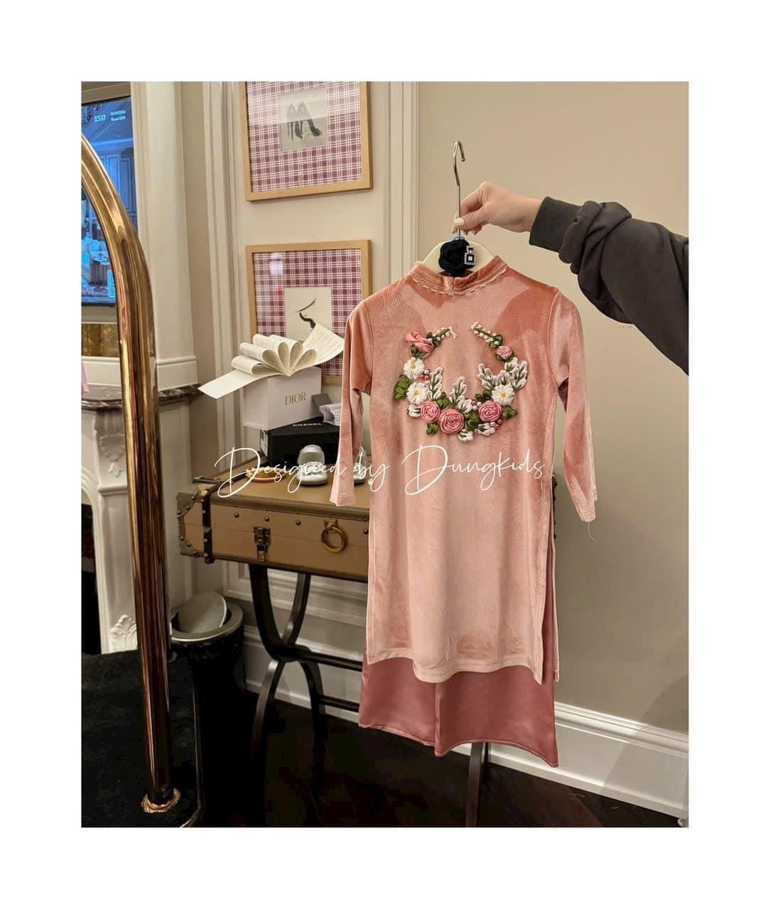 Áo dài Dungkids vải nhung tuyết thêu ruy băng 3 màu cho bé gái size 1-10y