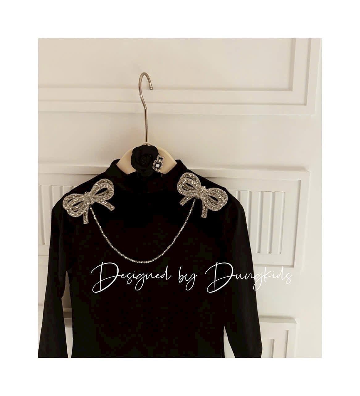 Áo dài Dungkids vải nhung tuyết màu đen đính nơ vai bé gái size 1-10y