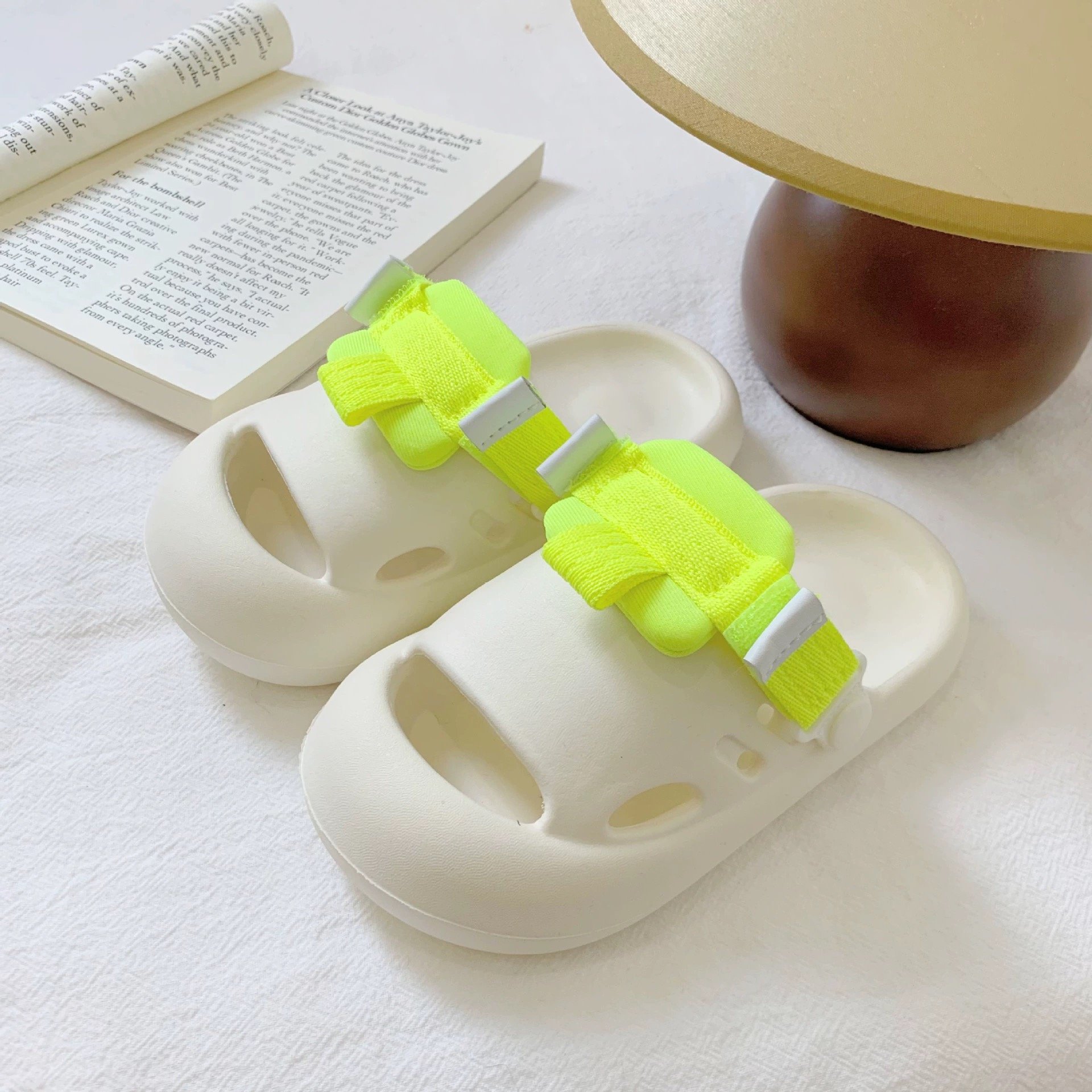 SD04 - Sục nhựa EVA mềm nhẹ có quai mềm đằng sau BTBG