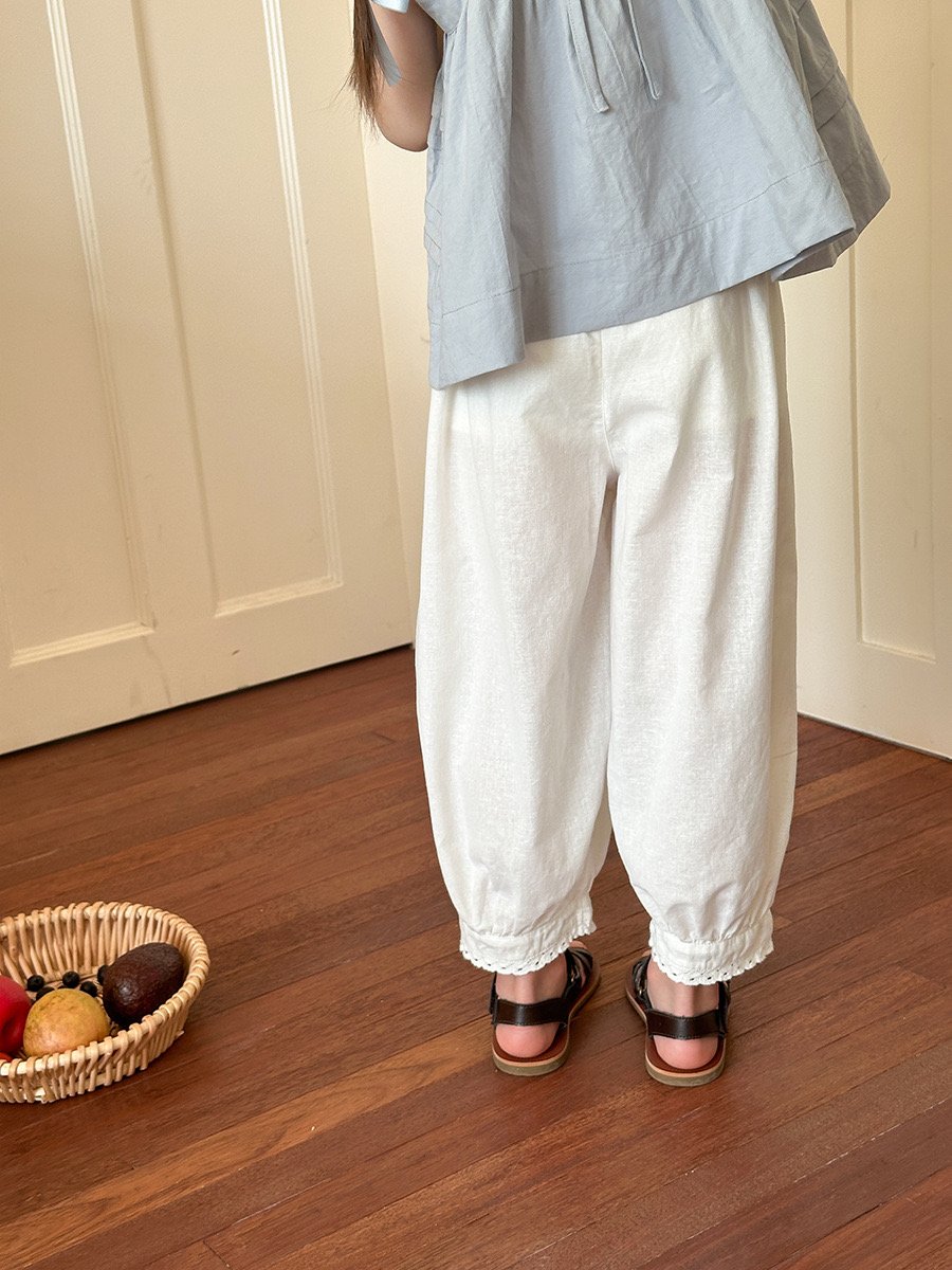 Quần vải thô Ambb bo ren gấu màu trắng bé gái size 90-160