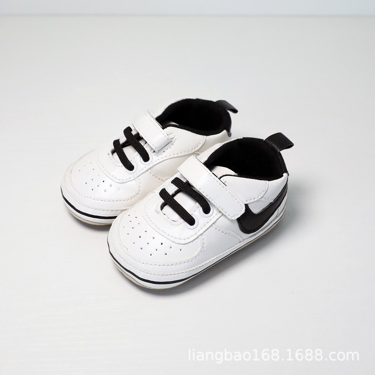 Giày tập đi Baby Fashion đế mềm chống trượt dáng thể thao quai dán màu trắng bé trai