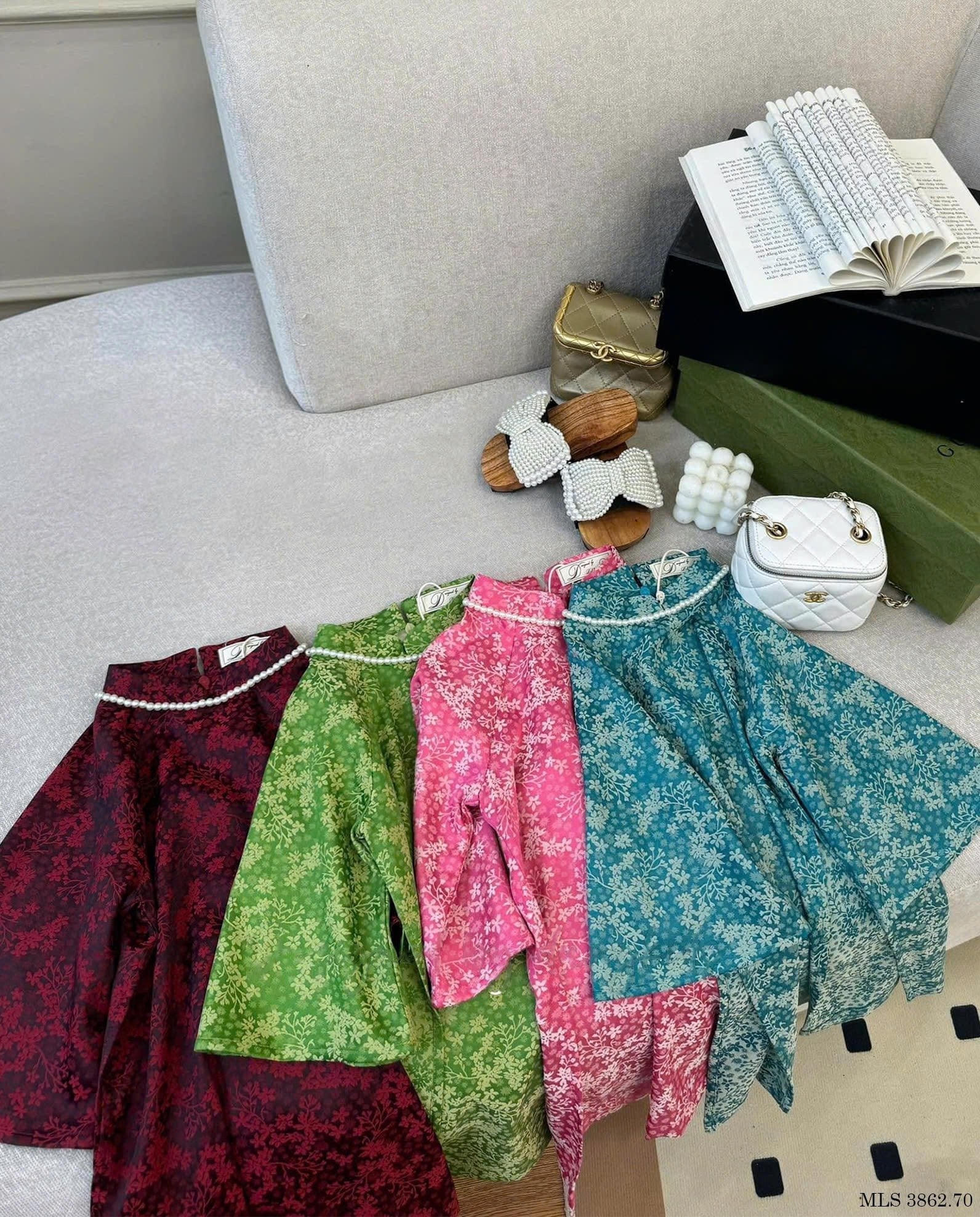 MLS 3862 - Áo dài lụa Melisa đính hạt viền cổ 2 màu size 2 - 12y