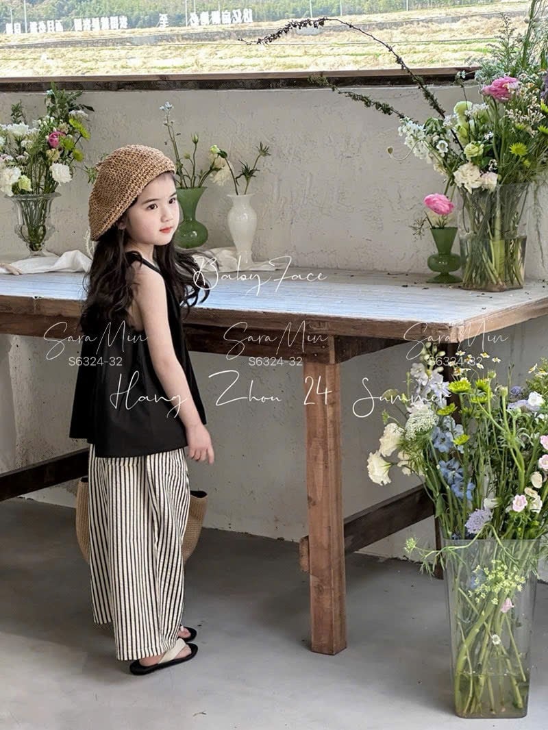 S6324 - Bộ Sara Min vải thô áo đen + quần culottes kẻ đen trắng bé gái 2-12y