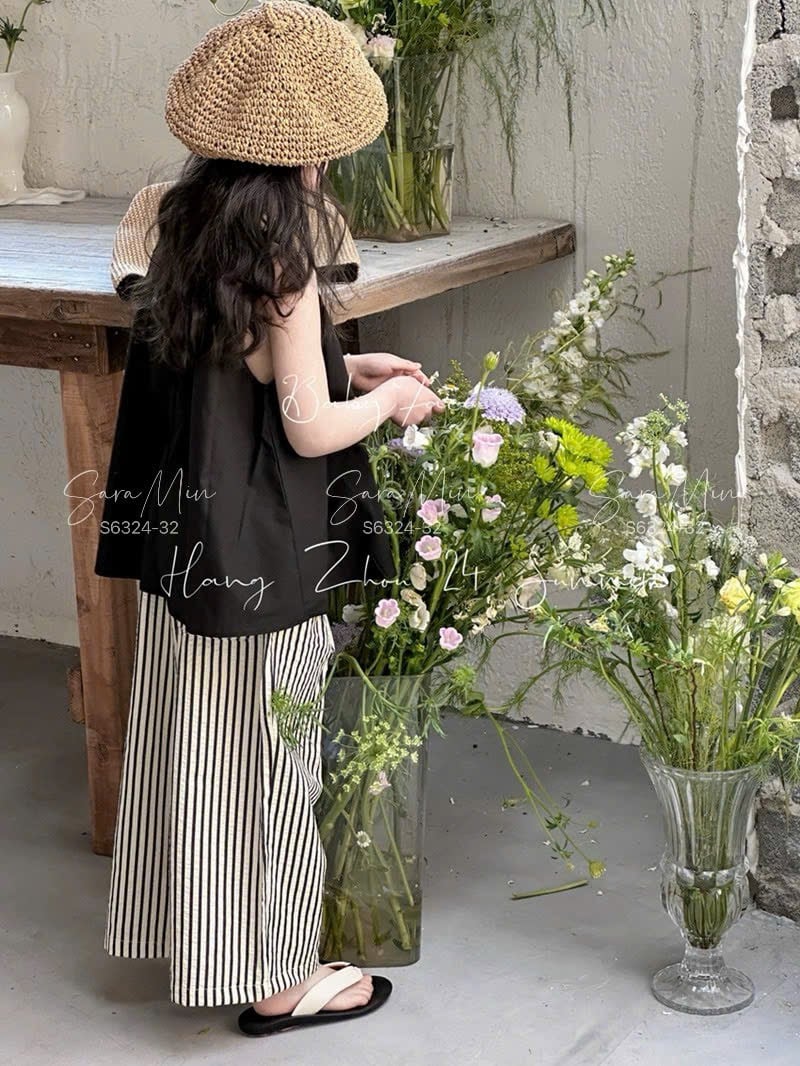 S6324 - Bộ Sara Min vải thô áo đen + quần culottes kẻ đen trắng bé gái 2-12y