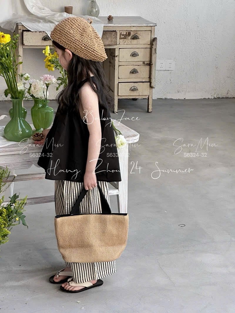 S6324 - Bộ Sara Min vải thô áo đen + quần culottes kẻ đen trắng bé gái 2-12y