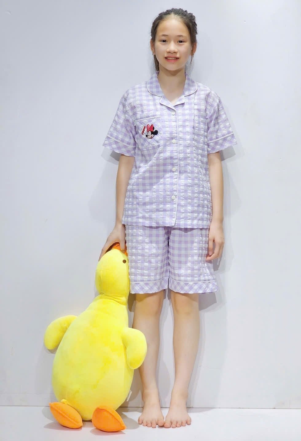 Bộ pyjama Beemon kẻ caro in hình minnie, mickey nhiều màu cho bé size 120-160