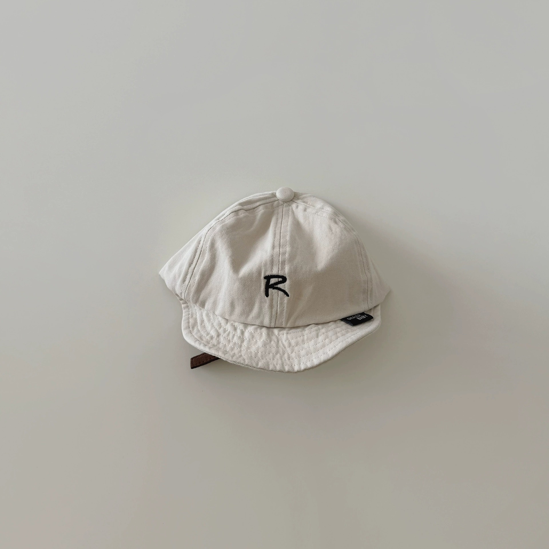 Mũ lưỡi le vành mềm chữ R nhiều màu BTBG size 6m-2y