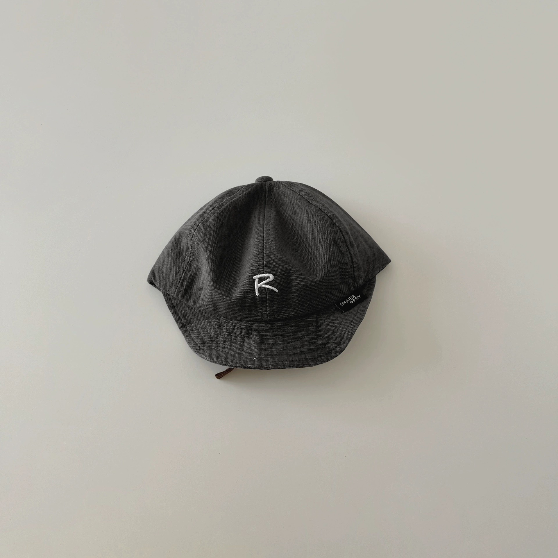 Mũ lưỡi le vành mềm chữ R nhiều màu BTBG size 6m-2y