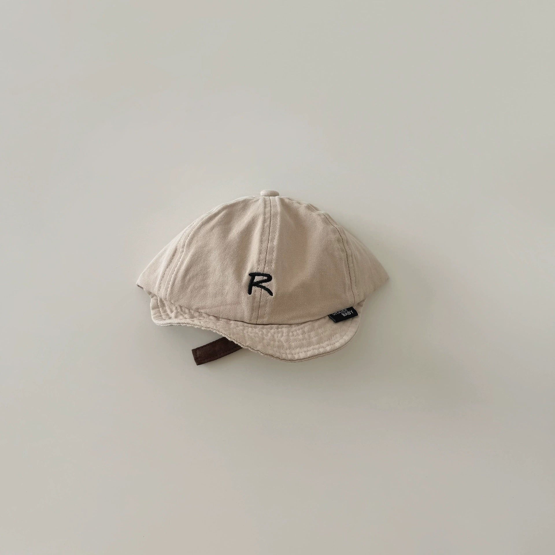 Mũ lưỡi le vành mềm chữ R nhiều màu BTBG size 6m-2y