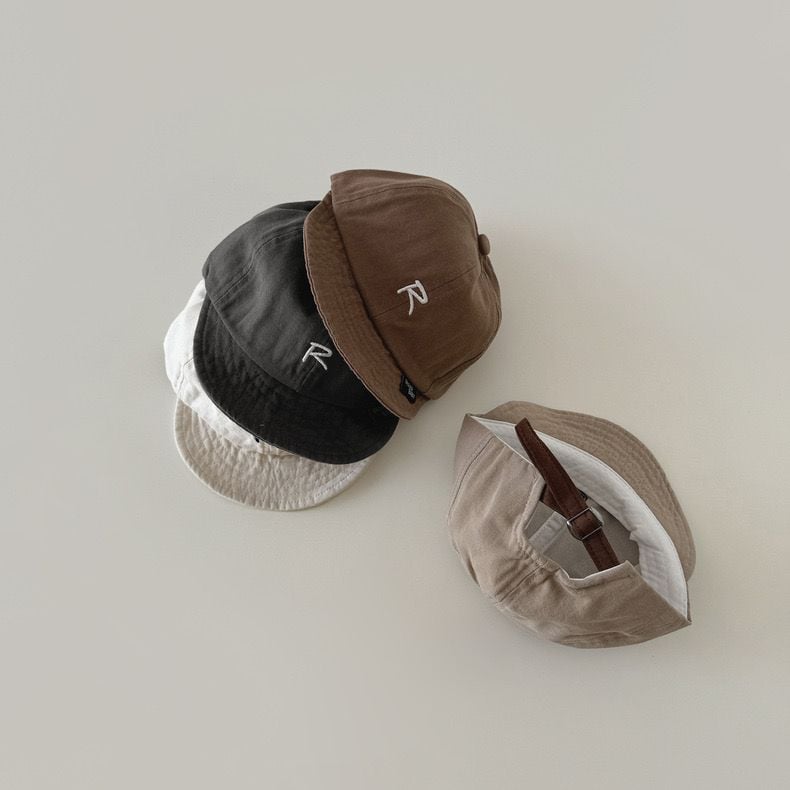 Mũ lưỡi le vành mềm chữ R nhiều màu BTBG size 6m-2y