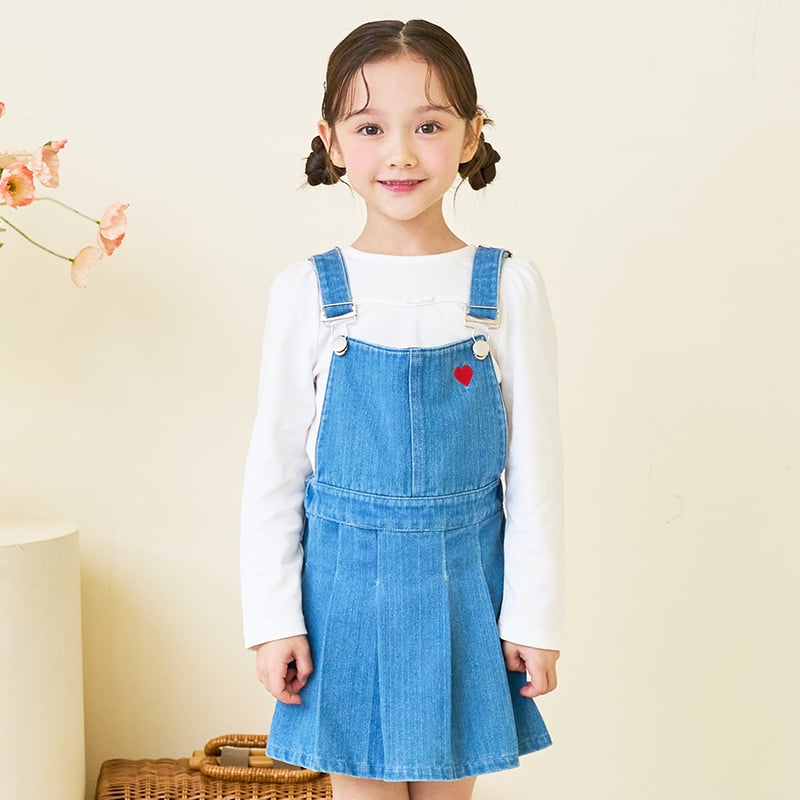 Váy yếm jean xanh thêu tim đỏ Bebezoo size 100 - 140 (ko kèm áo)