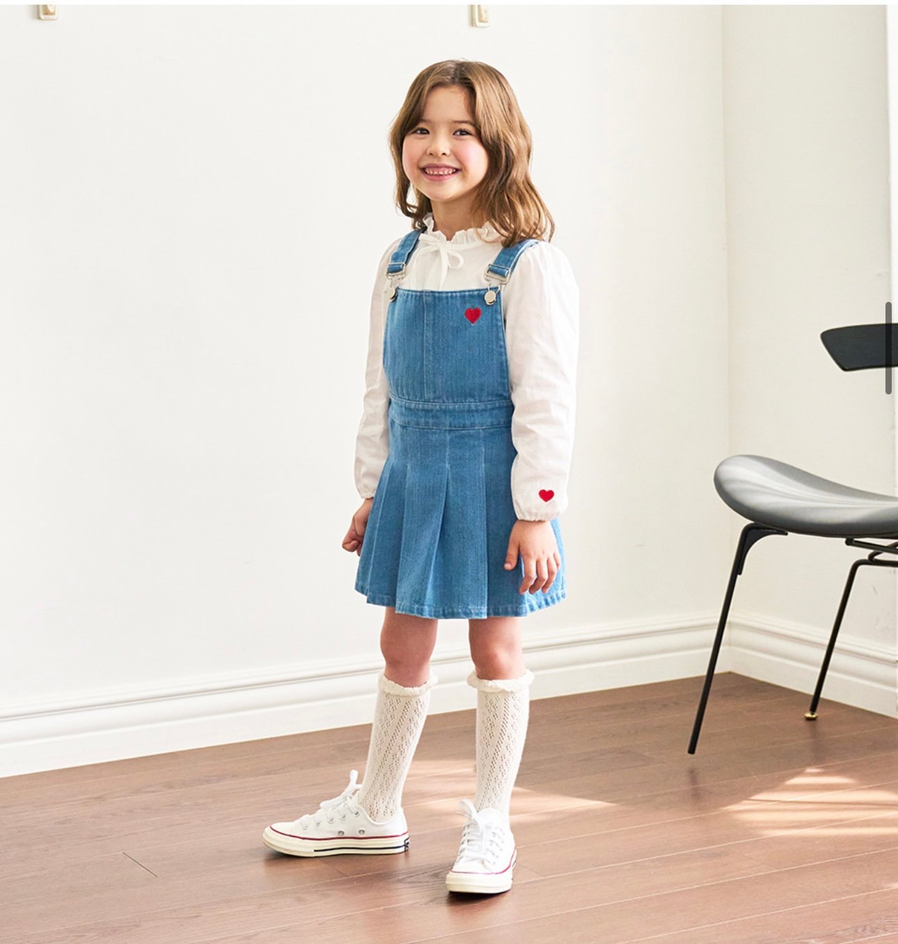 Váy yếm jean xanh thêu tim đỏ Bebezoo size 100 - 140 (ko kèm áo)