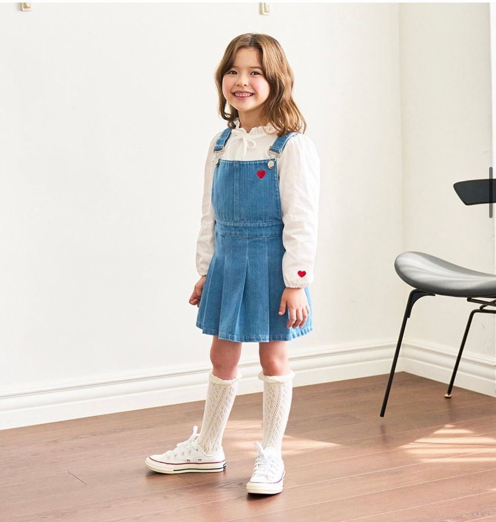 Váy yếm jean xanh thêu tim đỏ Bebezoo size 100 - 140 (ko kèm áo)