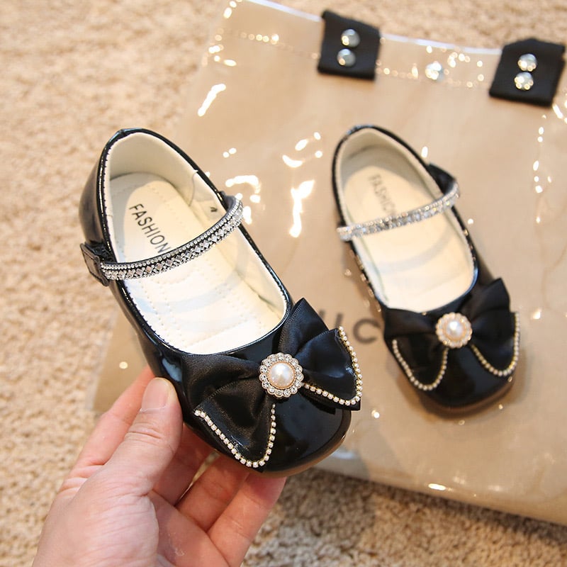 V550 - Giày búp bê đính nơ quai dán 2 màu đen/kem cho bé size 21-36